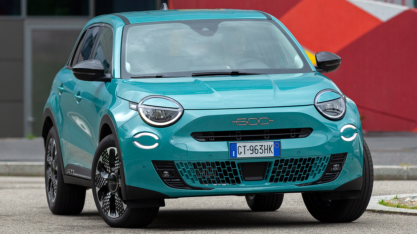 Σε νέες χαμηλότερες τιμές στην Ελλάδα το Fiat 600 Hybrid 